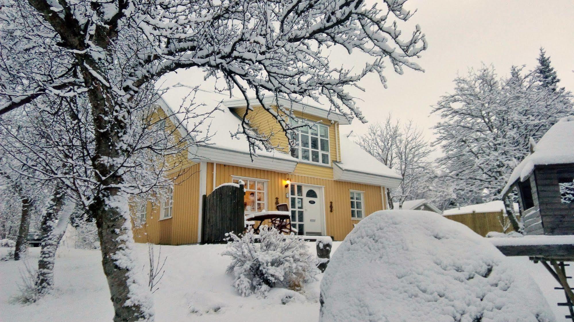 איילססטאד'יר Birta Guesthouse מראה חיצוני תמונה