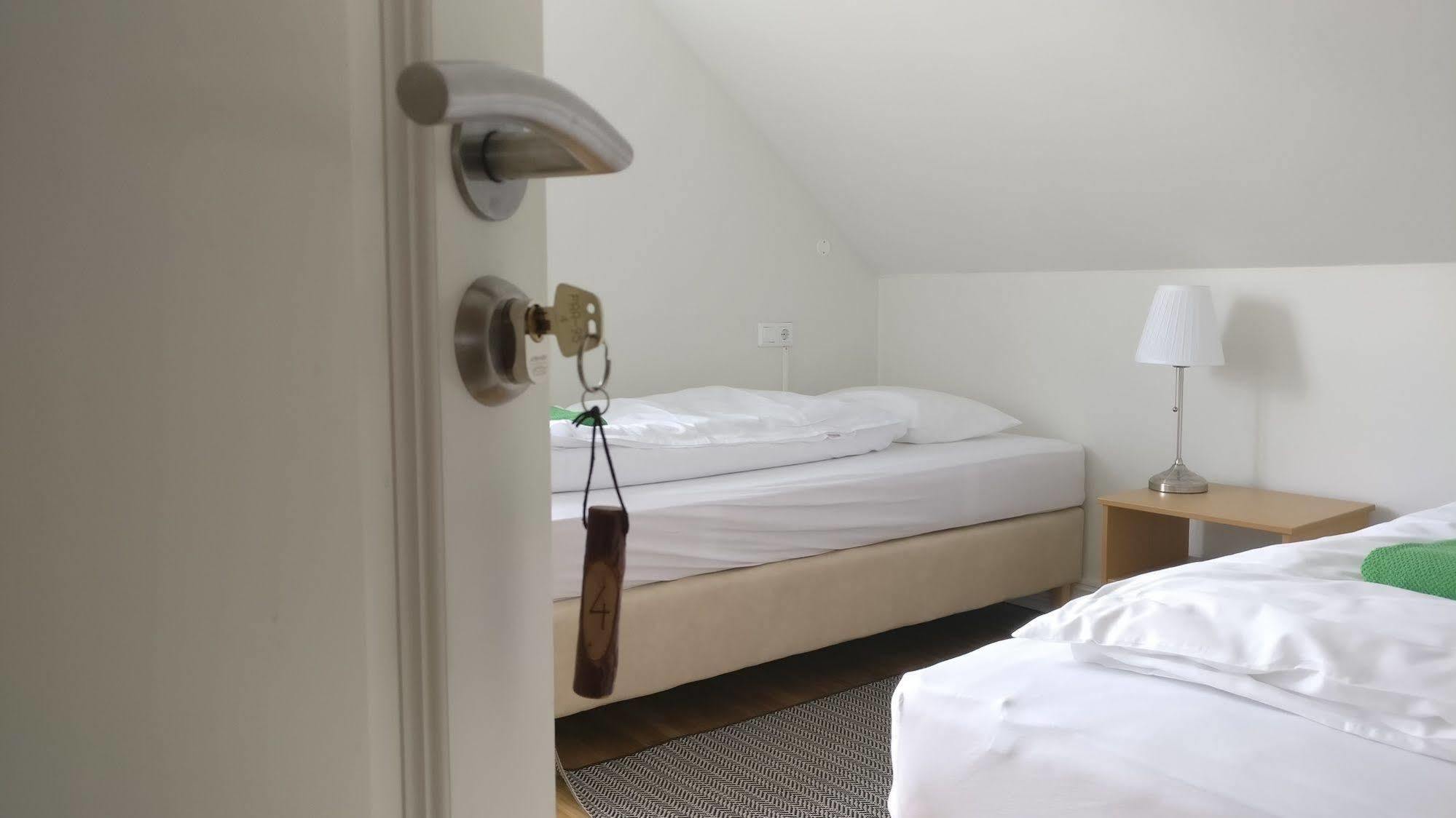 איילססטאד'יר Birta Guesthouse מראה חיצוני תמונה