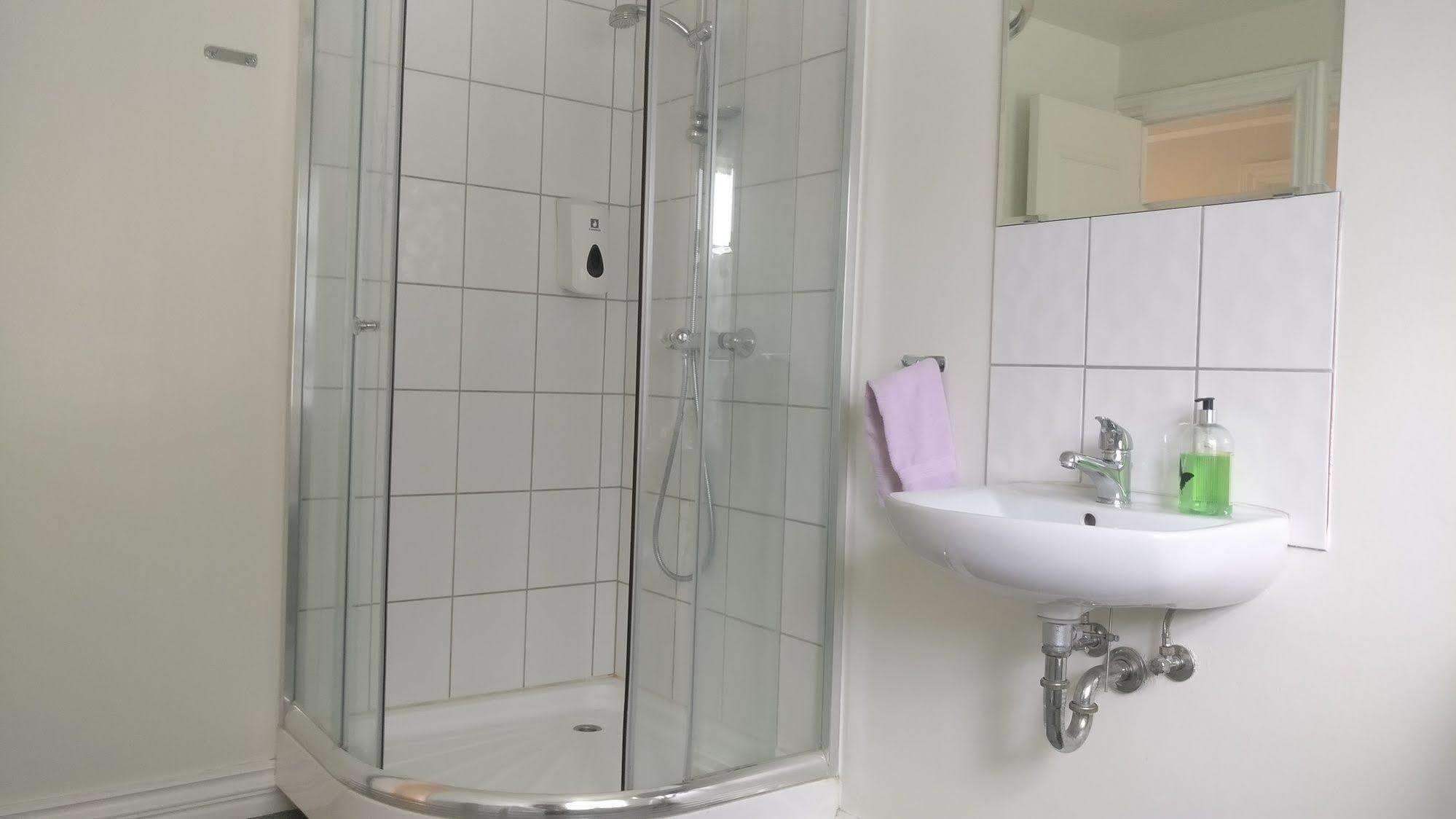איילססטאד'יר Birta Guesthouse מראה חיצוני תמונה