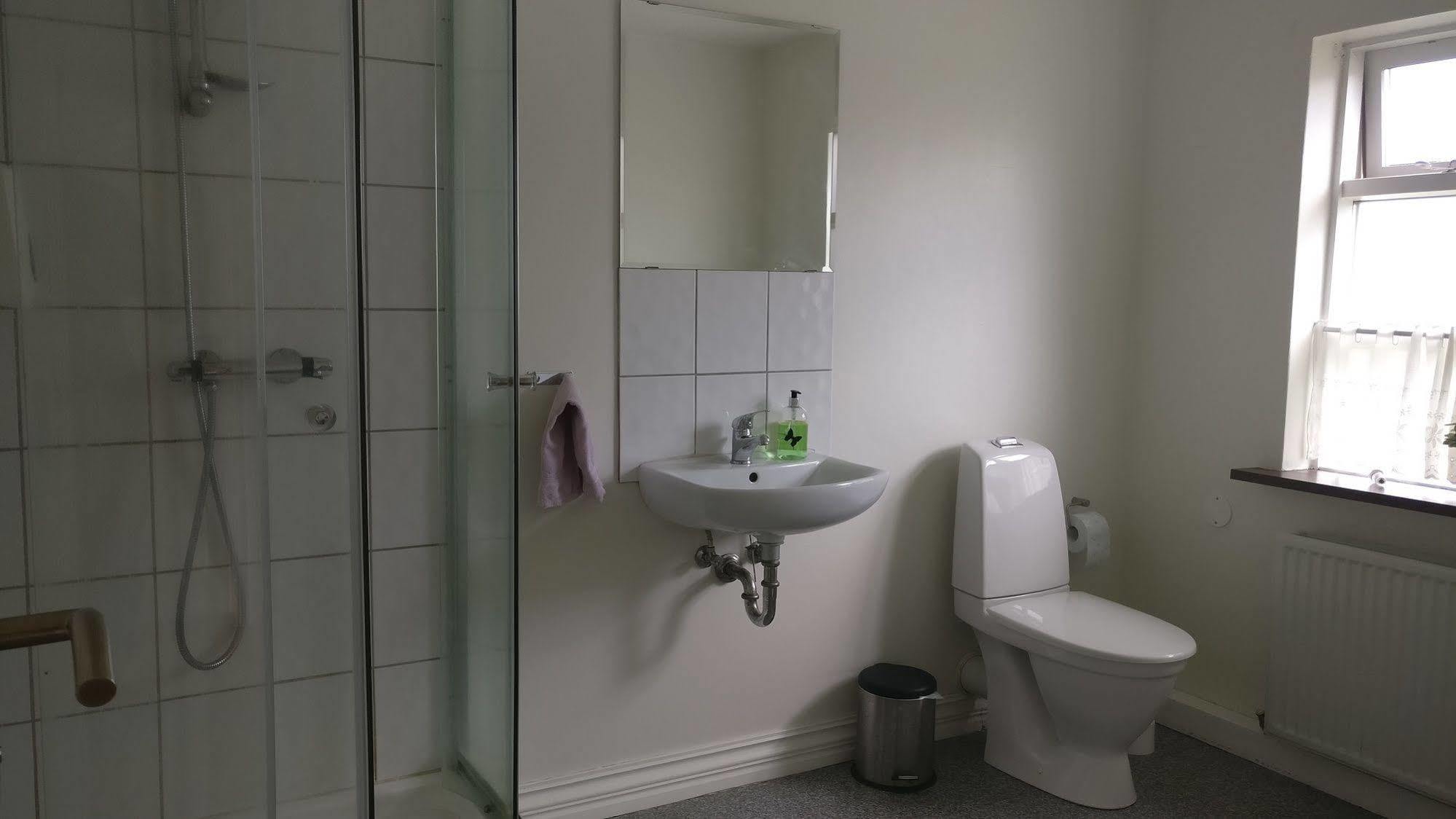 איילססטאד'יר Birta Guesthouse מראה חיצוני תמונה