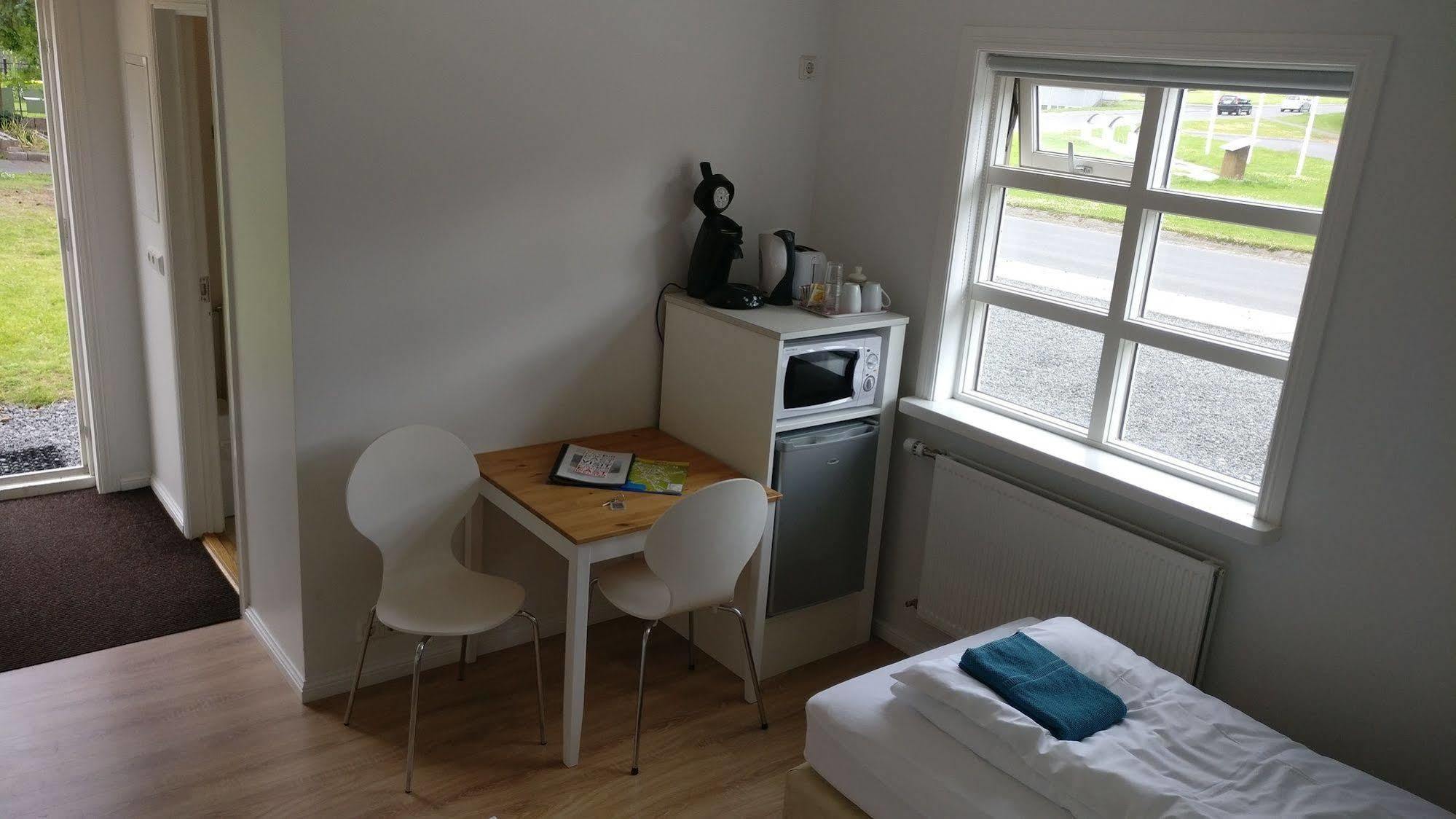 איילססטאד'יר Birta Guesthouse מראה חיצוני תמונה