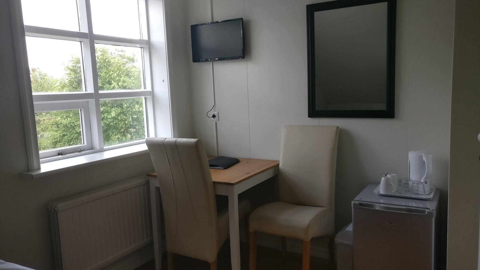 איילססטאד'יר Birta Guesthouse מראה חיצוני תמונה