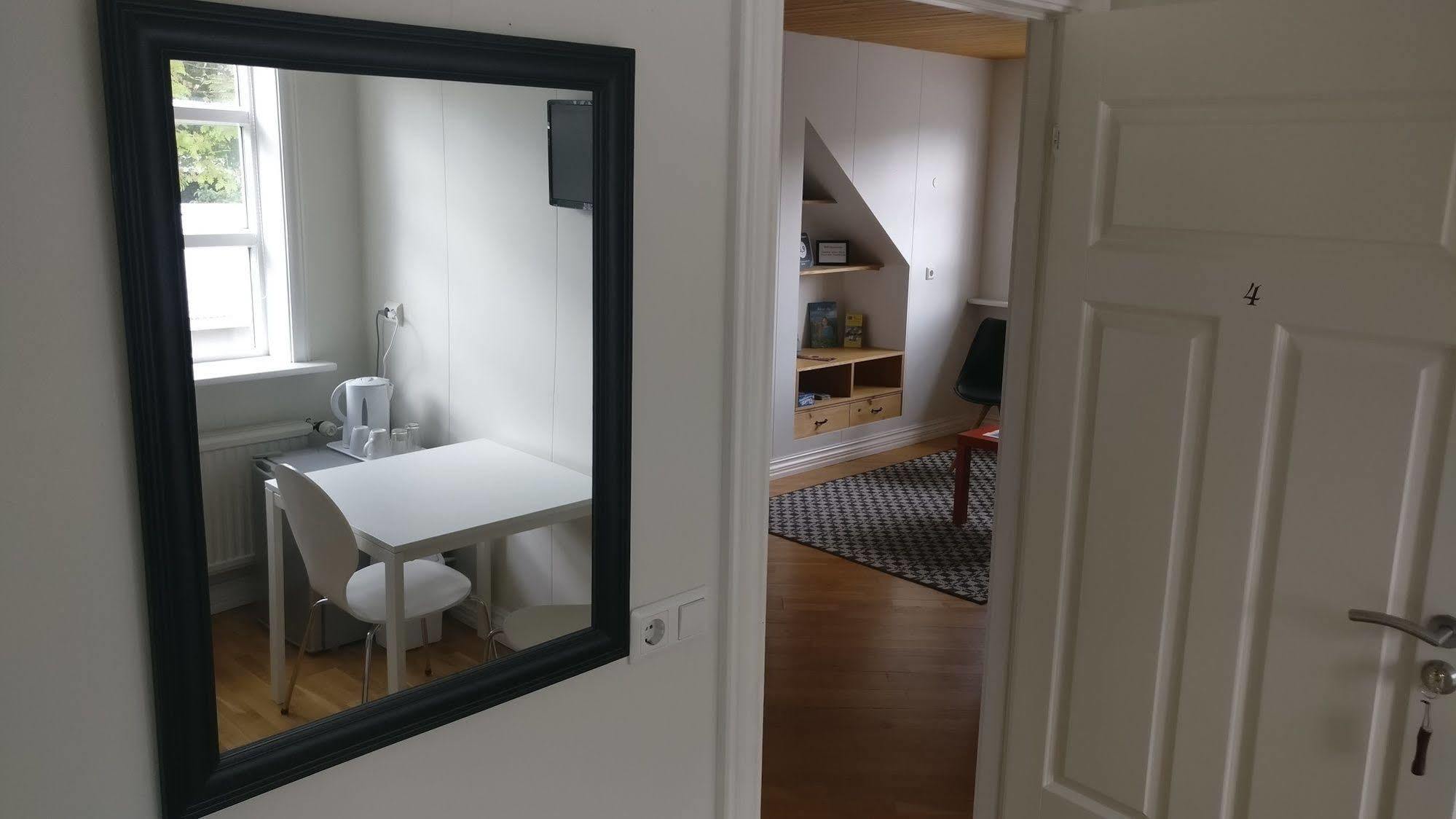 איילססטאד'יר Birta Guesthouse מראה חיצוני תמונה