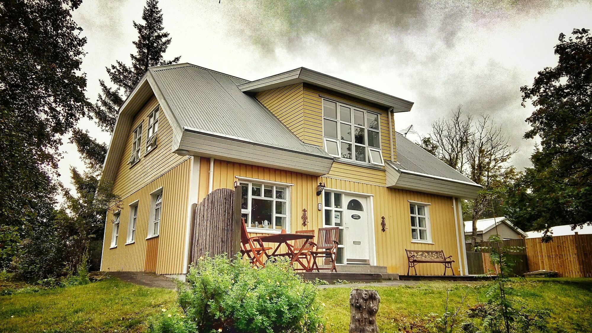 איילססטאד'יר Birta Guesthouse מראה חיצוני תמונה
