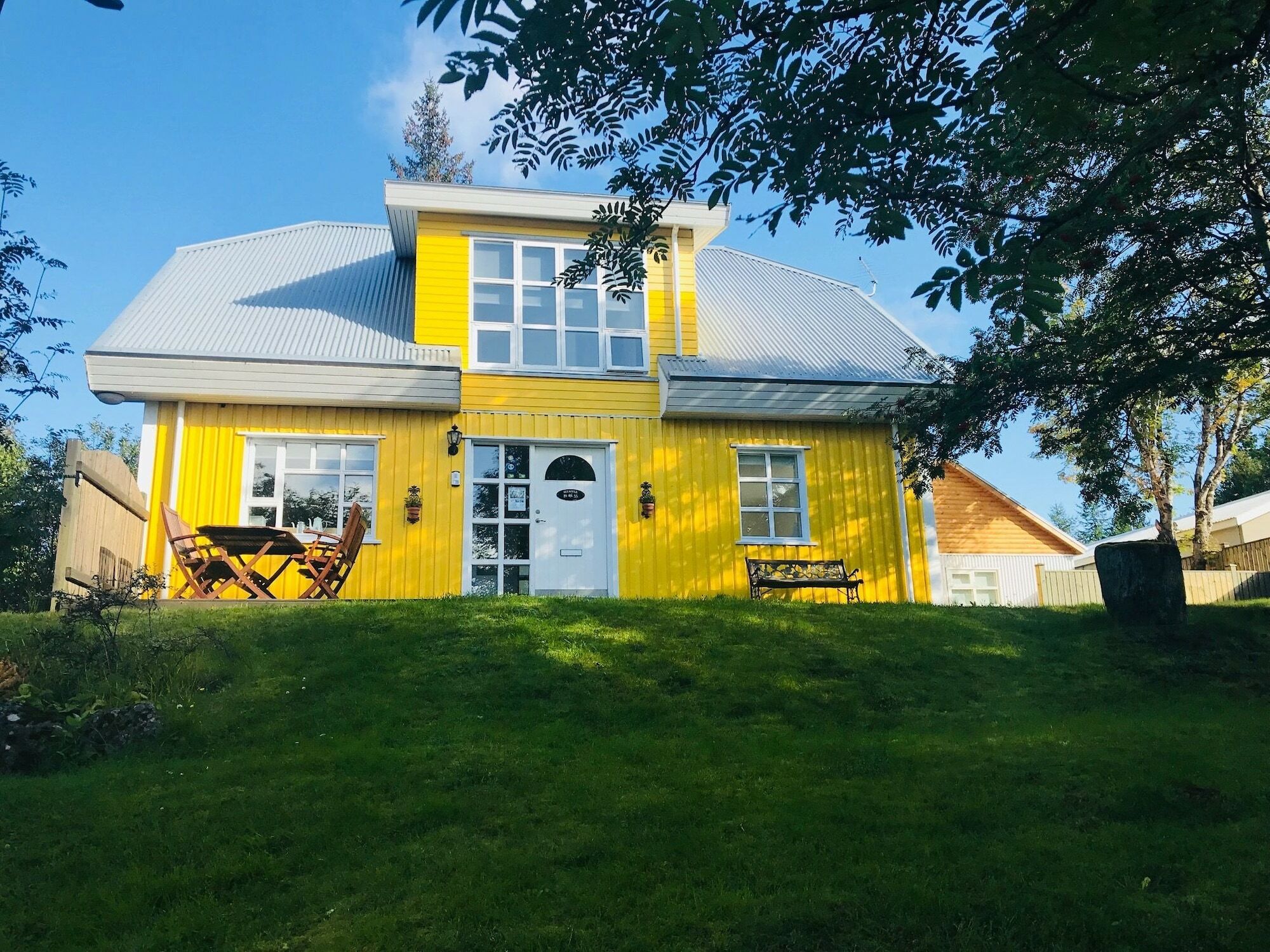 איילססטאד'יר Birta Guesthouse מראה חיצוני תמונה