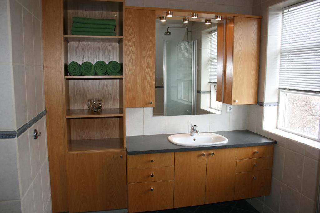 איילססטאד'יר Birta Guesthouse מראה חיצוני תמונה